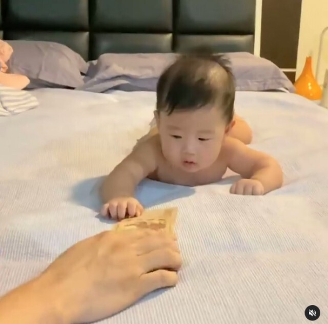 "อ้วน รังสิต" โดนดราม่า! หลังให้ลูกชายจับเงิน เสี่ยงติดโควิด-19