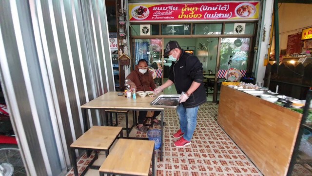 เจ้าของร้านเหล้าผันตัว-ขายขนมจีนชามละ 5 บาท สู้โควิด