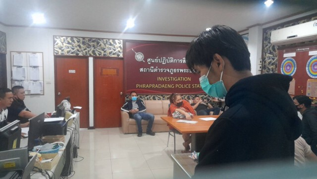 รวบแล้วป้ารักแร้เหนียว เผารถญาติ 5 คันรวด