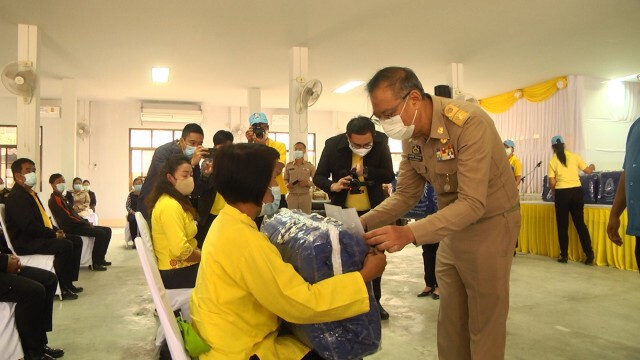 มอบผ้าห่มพระราชทาน-บรรเทาภัยหนาว