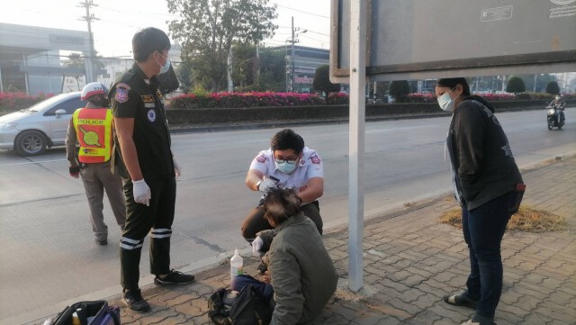 ชื่นชม!ช่วยลุงวัย66นอนเจ็บกลางถนน