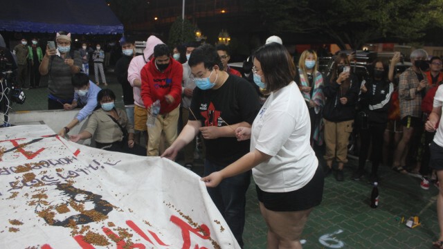 ตร.คลองหลวง รวบ"สิริชัย"นศ.ปี 1 ธรรมศาสตร์กลางดึก ข้อหาม.112
