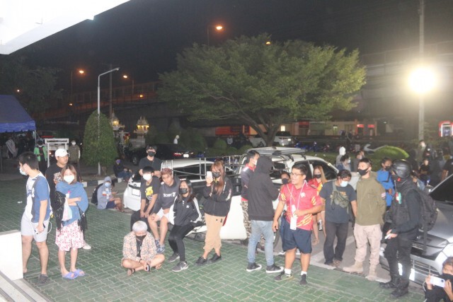 ตร.คลองหลวง รวบ"สิริชัย"นศ.ปี 1 ธรรมศาสตร์กลางดึก ข้อหาม.112