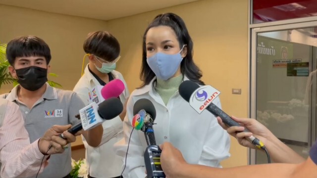 ‘นุ๊ก สุทธิดา’ ให้ปากคำปคบ.หลังถูกคนเช่าบ้านผลิตถุงมือยางเถื่อน