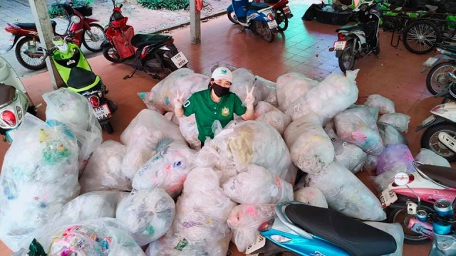 คนขอนแก่นใจแห่บริจาคถุงพลาสติก-กล่องนมเกือบพันกิโล