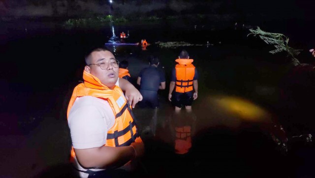 3หนุ่มตั้งวงดื่มเหล้าคลายหนาว-ลงหาปลาจมน้ำดับ