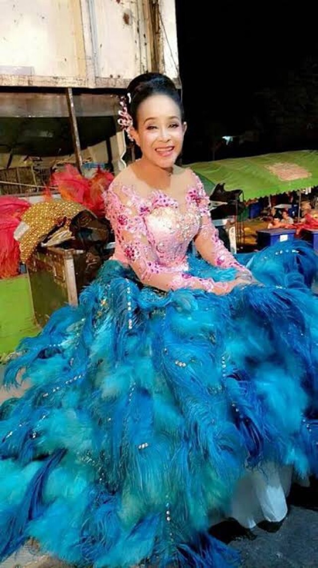 ‘แม่นกน้อย’ ไลฟ์สดเปิดใจ ประกาศขายบ้าน รักษาสามีป่วยหนัก-สานต่อลมหายใจ ‘เสียงอิสาน’