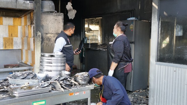ระทึกไฟไหม้อาคารเก็บพัสดุโรงครัว รพ.บ้านกรวดวอดทั้งหมด