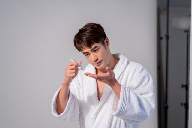"บอย-ปกรณ์"สุดปัง ขึ้นแท่นพรีเซนเตอร์ครีมกันแดดรับปีใหม่