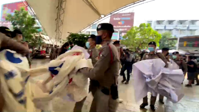จับ 2 ราย กลุ่มการ์ดปลดแอกจัดกิจกรรมต้านรัฐบาลเกาะพญาไท
