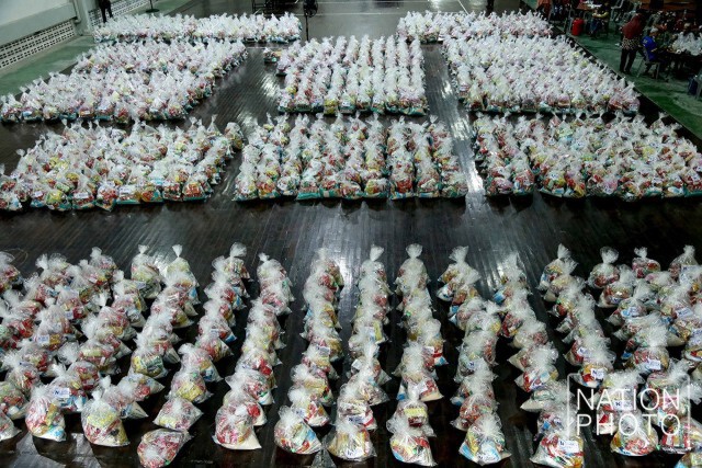 เนชั่นทีวีมอบถุงยังชีพ 2000 ชุดช่วยน้ำท่วมใต้