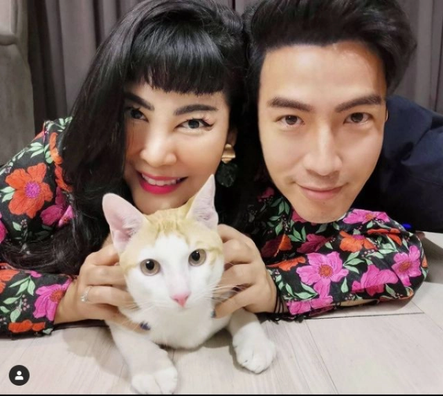 โมเมนต์สุดหวาน "โย่ง อาร์มแชร์" ซื้อเก้าอี้โรงหนังที่เคยนั่งด้วยกันกับ "ภรรยา" เมื่อ19ปีที่แล้ว