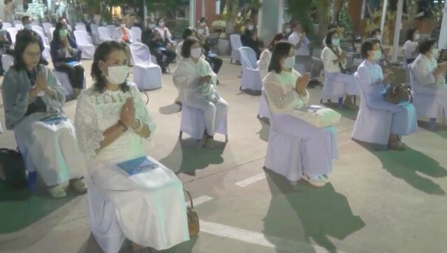 เสกน้ำพระพุทธมนต์-หน้ากาก-เจลสู้ภัยโควิด 19