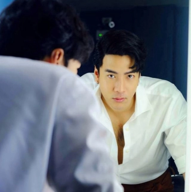 โมเมนต์สุดหวาน "โย่ง อาร์มแชร์" ซื้อเก้าอี้โรงหนังที่เคยนั่งด้วยกันกับ "ภรรยา" เมื่อ19ปีที่แล้ว