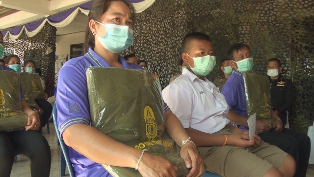 รองแม่ทัพภาค2 มอบผ้าห่มเตรียมรับหนาว