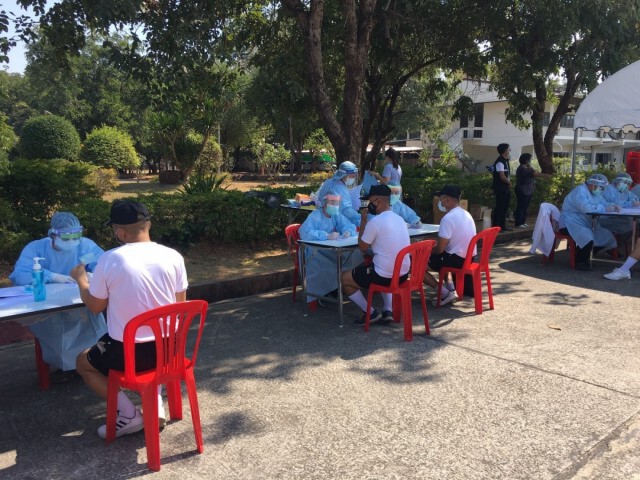 จับนักเรียนตำรวจ 700 นายตรวจหาเชื้อโควิด