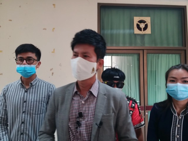 รถแห่บุกขอความชัดเจนแสดงงาน