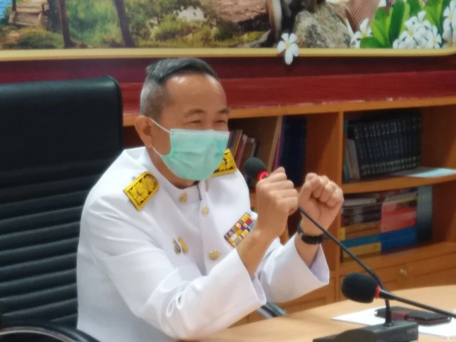 รถแห่บุกขอความชัดเจนแสดงงาน