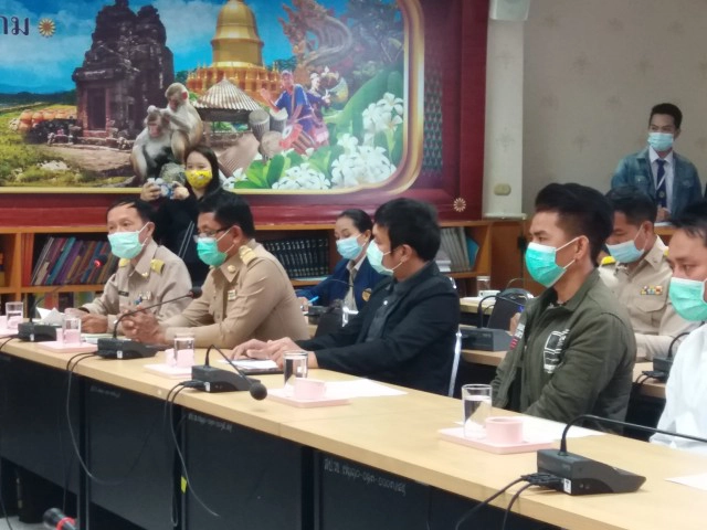 รถแห่บุกขอความชัดเจนแสดงงาน