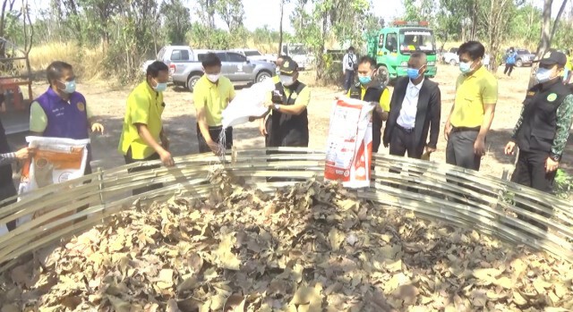 ทำแนวกันไฟลามอช.ทุ่งแสลงหลวง