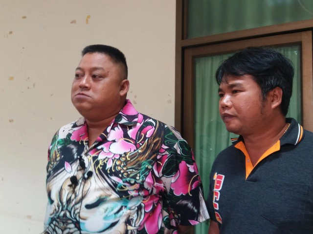 รถแห่บุกขอความชัดเจนแสดงงาน