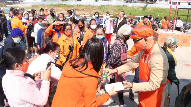 "สุวัจน์" เปิดศูนย์คนโคราชรวมใจฝ่าวิกฤตโควิดระลอกใหม่