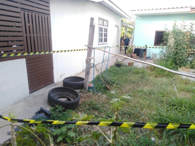 ยายวัย66แทบช็อก!พบระเบิดสงครามM67อยู่ข้างกำแพงบ้าน