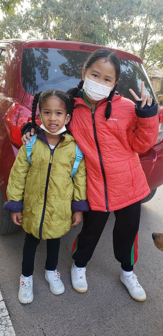 ชาวเน็ตแห่ชื่นชม2หนูน้อย บอกแม่ให้หยุดรถลงไปเก็บขยะริมถนน