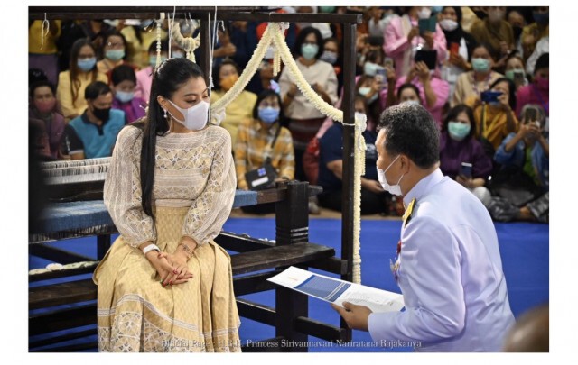 เผยโฉม 'ผ้ามัดหมี่ลายขอ เจ้าฟ้าสิริวัณณวรีฯ' จากลวดลายพระราชทานสู่งานทอจริง