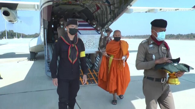 พ่อแม่ติดใจร่ำไห้รับศพ ผบ.หมู่ ถูกปืนทหารพรานลั่นใส่