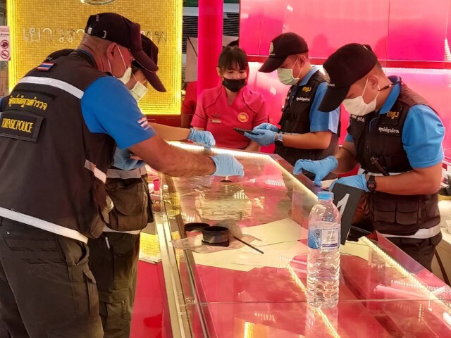 เร่งแกะรอยคนร้ายบุกเดี่ยวชิงทองในห้างกลางเมืองโคราช