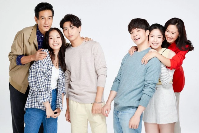 "เอิร์ธ-ฟลุ๊ค"ประกบคู่ลงซีรีส์'แอบมองแอบจองรัก'