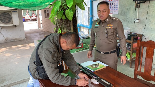 ซ้อมยิงปืนกระสุนพลาดทะลุห้องเรียน