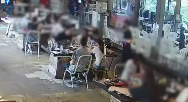 เปิดคลิป! ลูกค้ากินบุฟเฟต์ไม่หมด เทอาหารลงบนโต๊ะ งานนี้ร้านดังแฉเอง