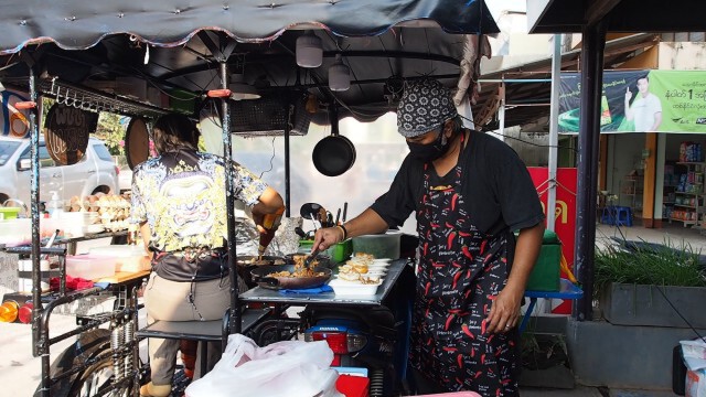 "ปันอิ่ม"แจกข้าวกล่องบรรเทาช่วงโควิดระบาด
