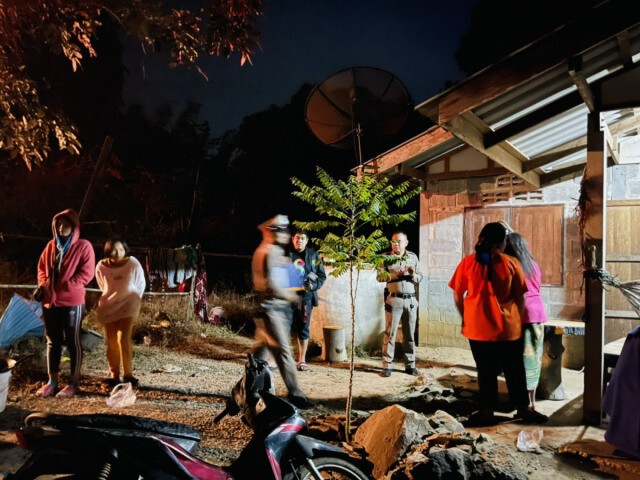 เพลิงไหม้กลางดึกลามเข้าบ้านวอด