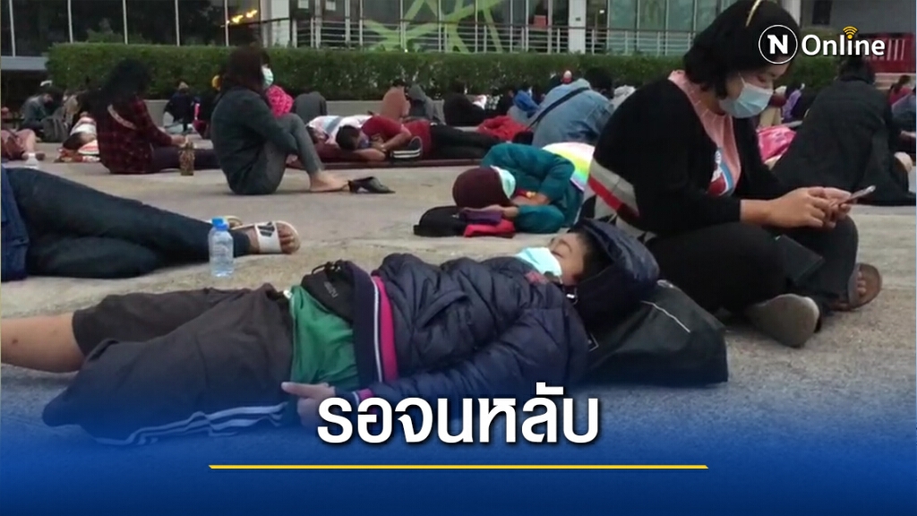 นอนต่อคิวรอซื้อขนมแบรนด์ดัง รับจ้างหิ้วรายได้วันละพัน