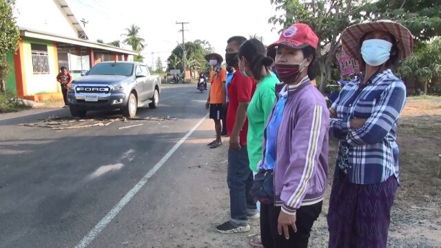 โวยรถบรรทุกอ้อย-มันหนีด่านชั่งน้ำหนักวิ่งฝ่าชุมชนทำถนนทรุด