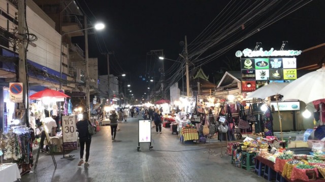 ถนนคนเดินท่าแพ-เปิดวันแรกเงียบเหงา