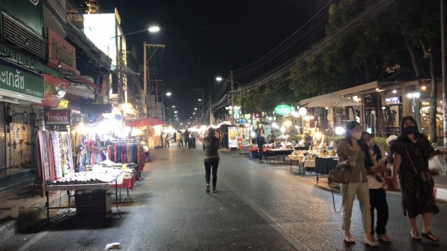 ถนนคนเดินท่าแพ-เปิดวันแรกเงียบเหงา