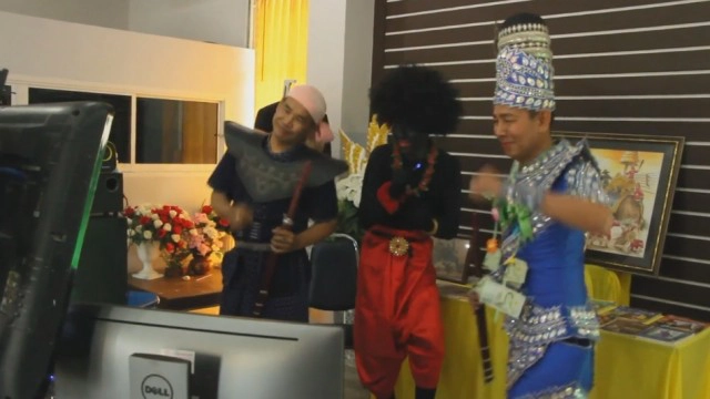 สุดครีเอท! ครูแต่งชุดแฟนซี สอนออนไลน์สร้างสีสันดึงเด็กเข้าเรียนออนไลน์