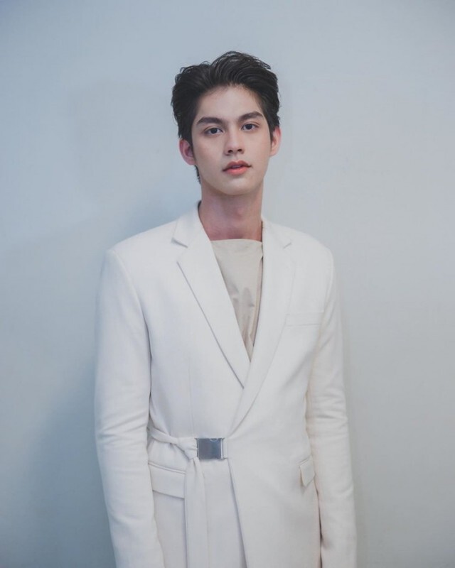 หล่อทั้งกายและใจ หนุ่ม"ไบร์ท" ร่วมกับแฟนคลับ มอบเงินกว่า 3 ล้าน ช่วยเหลือโครงการทางสังคม