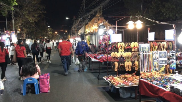 ถนนคนเดินท่าแพ-เปิดวันแรกเงียบเหงา