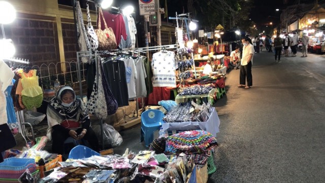 ถนนคนเดินท่าแพ-เปิดวันแรกเงียบเหงา