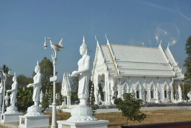 วัดเสาหิน"พุทธอุทยาน"สีขาว-แลนด์มาร์คเมืองพิษณุโลก