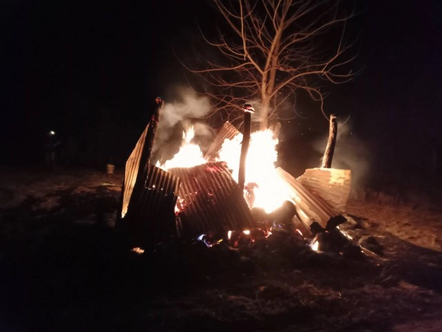 ผวาโจรอาละวาดเผาคอกฟางวอดกลางดึก