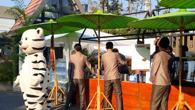 โรงแรม5ดาวตั้งไดร์ฟทรูขายอาหาร-ขนมสู้โควิด