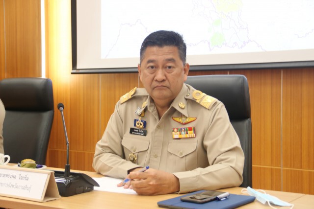 ผู้ว่าสั่งสอบคลิปผู้ใหญ่บ้านล้อมวงเล่นไฮโลไม่สนโควิด-19
