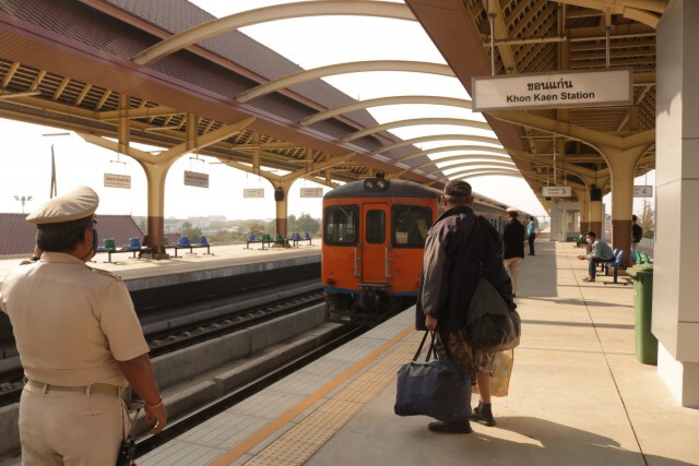งดให้บริการ 18 ขบวนรถไฟสายอีสาน