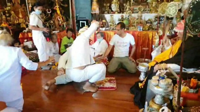 ของขึ้น!กลางงาน พิธีไหว้ครูครอบเศียรพ่อปู่ฤาษี